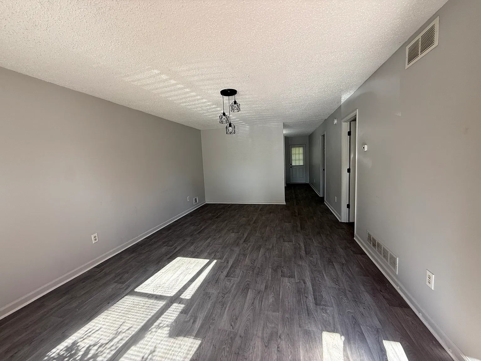 2 bed, 900 sqft, $1,299 — Photo 4