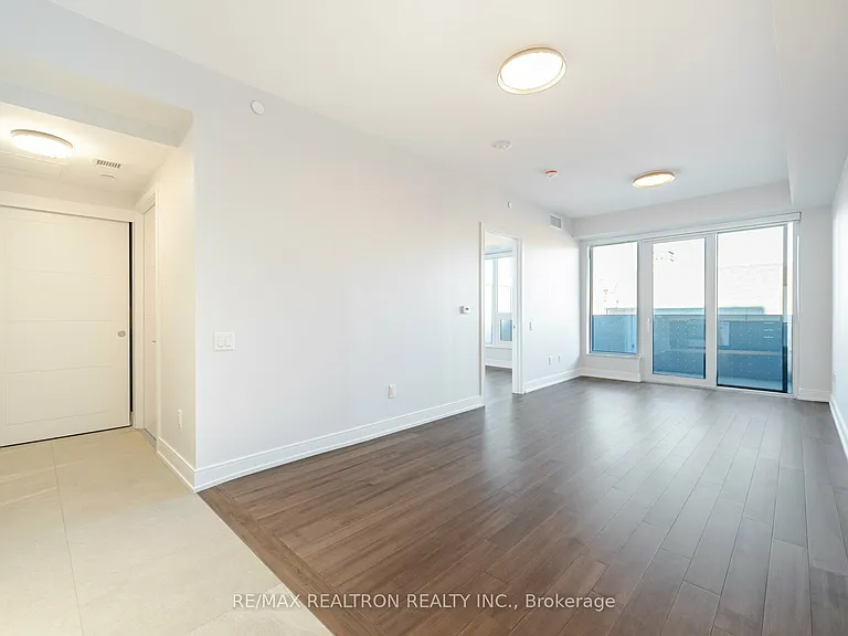 2525 Bathurst St #410 — Photo 4