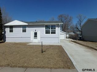 1118 Lindwood Dr, Carter Lake, IA 51510