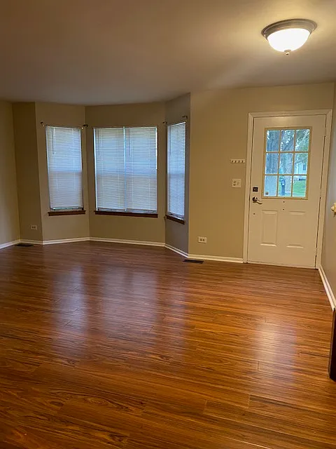 3 bed, 1.5 bath, 1600 sqft, $2,800 — Photo 2