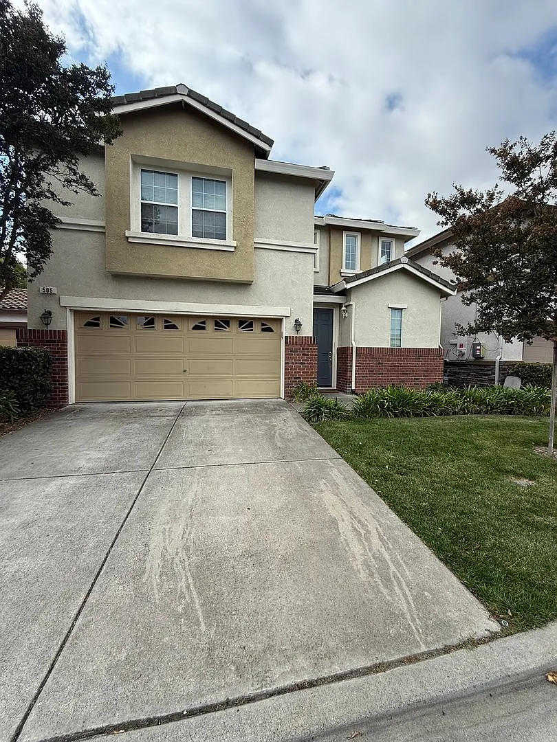 Green Valley Lakes Home — Photo 1
