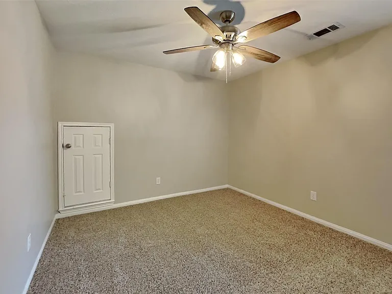 10406 Comanche Springs Ct — Photo 16