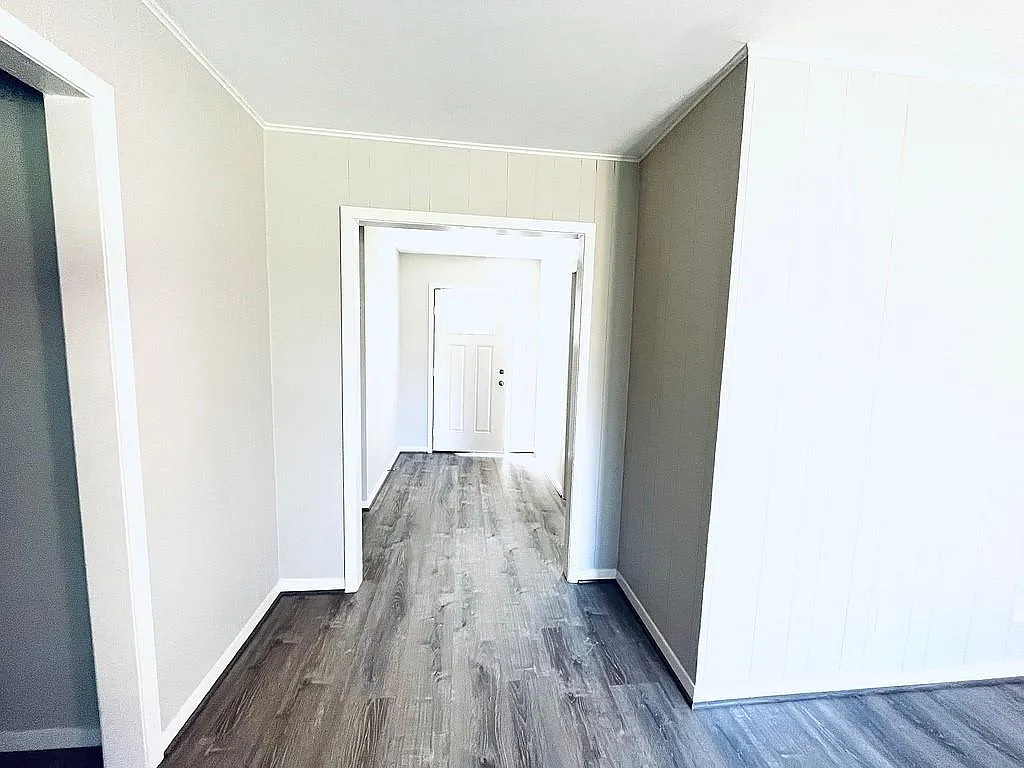 3 bed, 2.0 bath, 1427 sqft, $1,850 — Photo 3