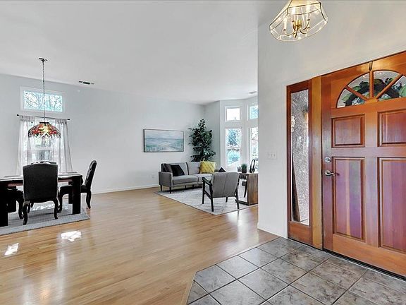 3rd image of 2584 Sullivan Dr