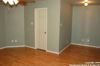 5th image of 111 Encino Dr