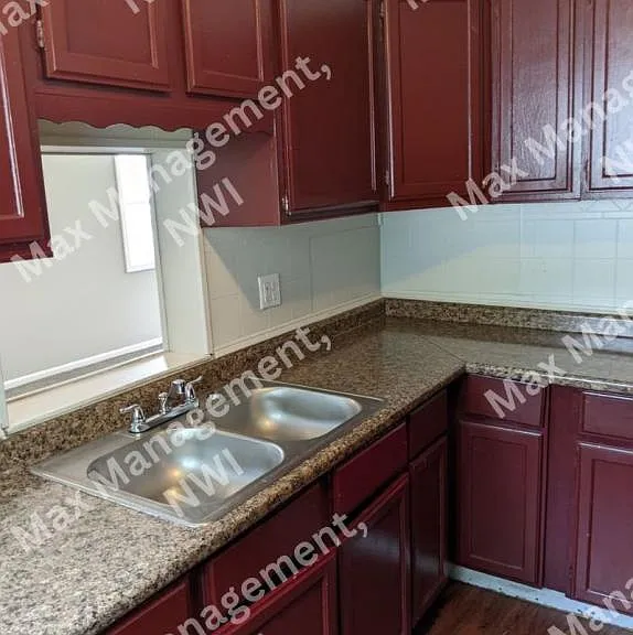 3225 Kenwood St — Photo 9