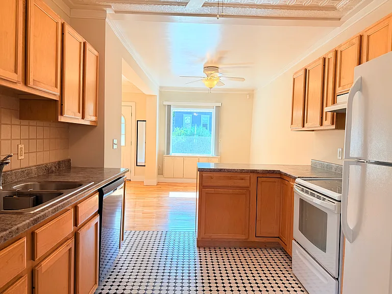 127 Hanover St #2 — Photo 7