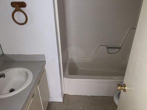 2nd image of 2405 Shoemaker Dr Unit B