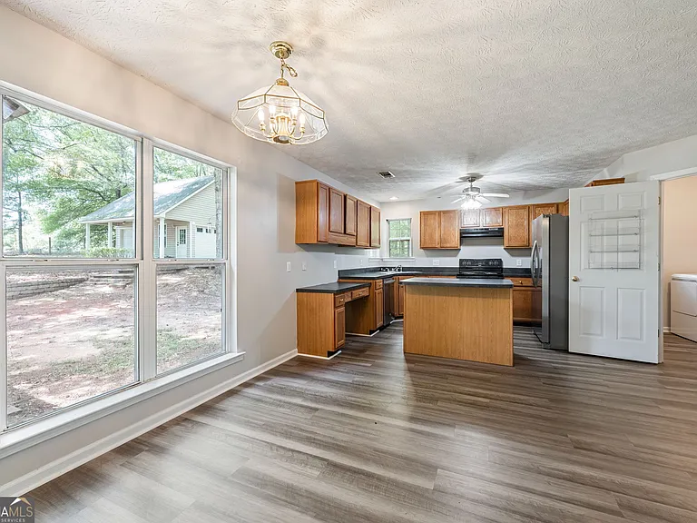 209 Garrison Chase — Photo 5