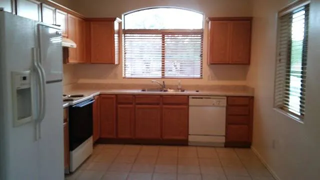 4 bed, 1600 sqft, $2,100 — Photo 3