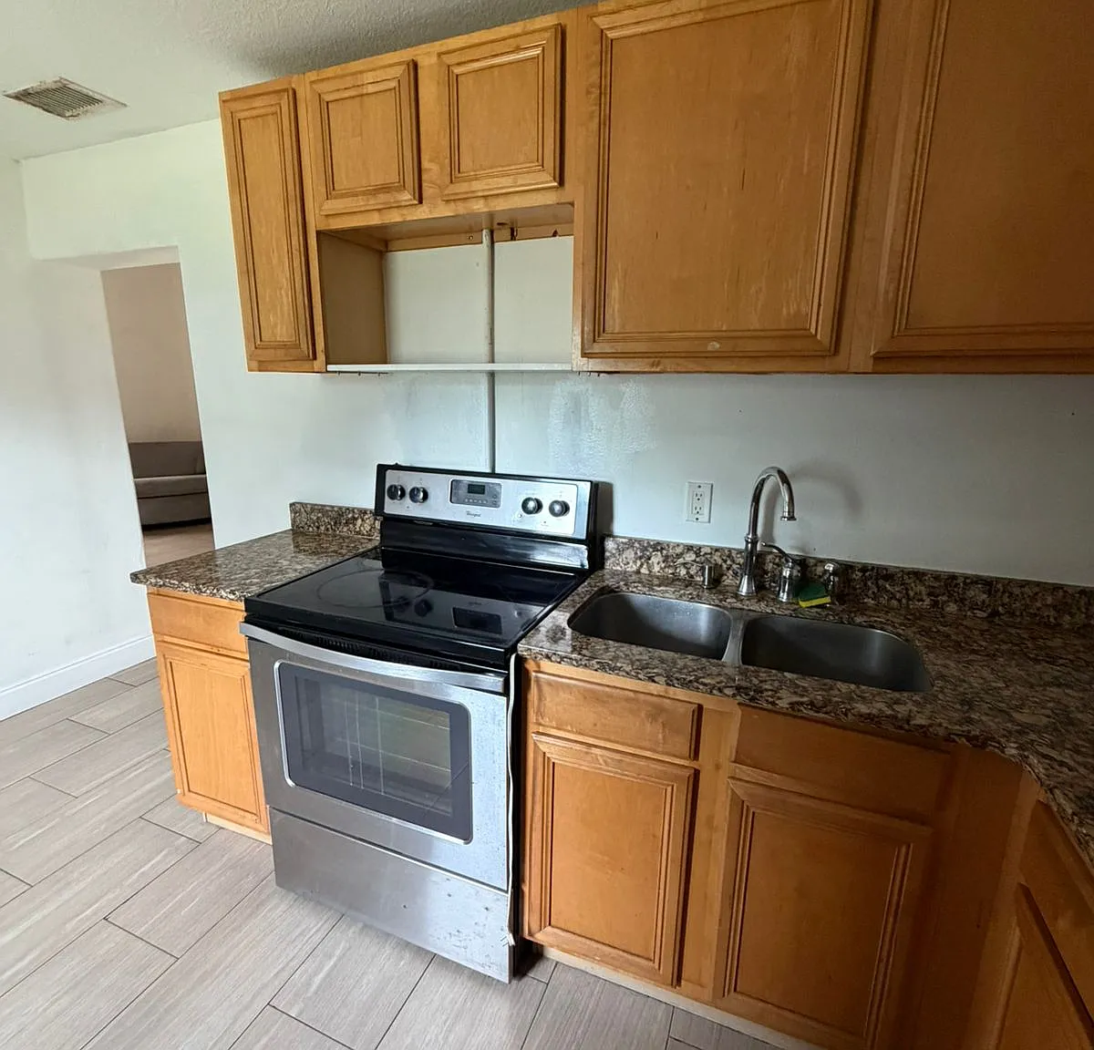 3 bed, 1015 sqft, $2,000 — Photo 3