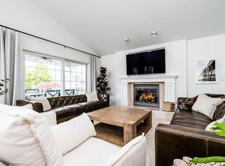 428 Island Pointe Dr, Saint Joseph, MI 49085