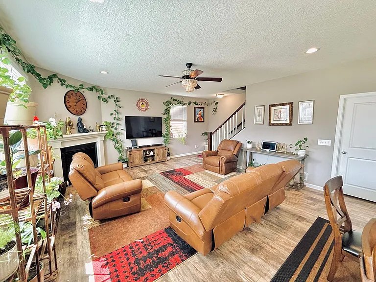 1533 Linwood Cir — Photo 9