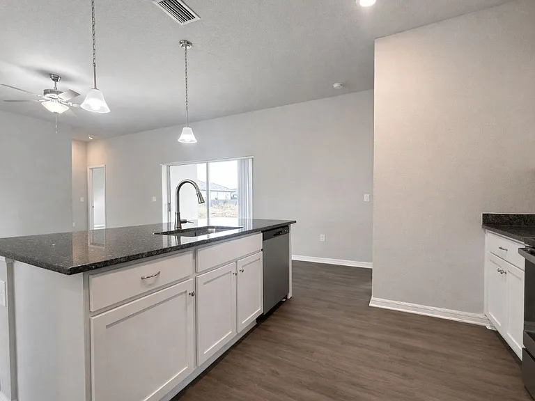 1843 NW 20th Pl — Photo 4