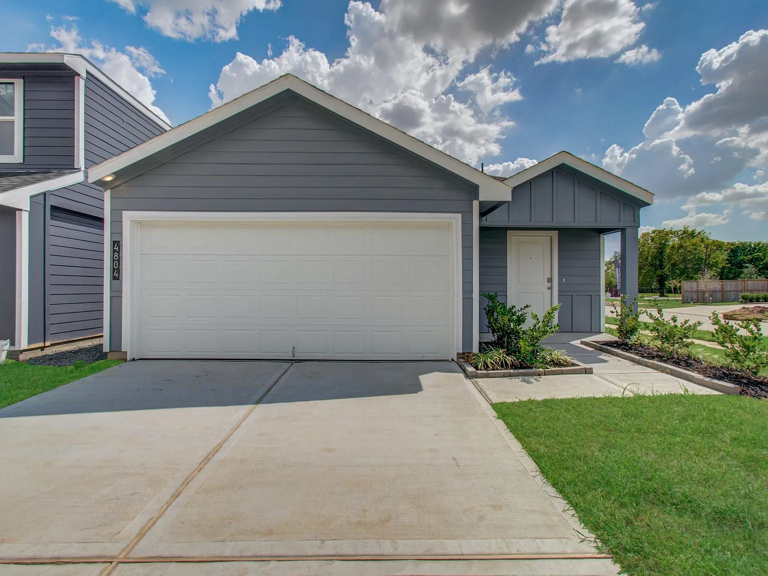 3 bed, 2.0 bath, 1434 sqft, $2,250 — Photo 1