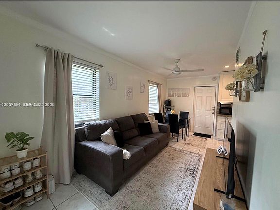 4th image of 612 W Drew St #E