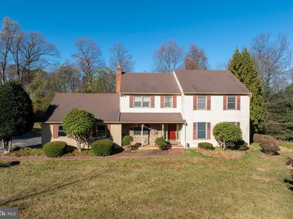 1046 Powderhorn Dr, Glen Mills, PA 19342