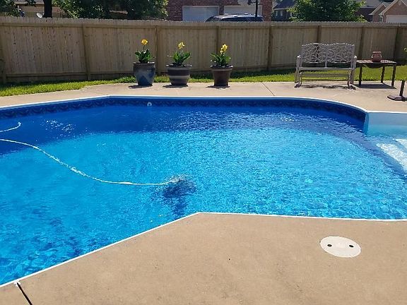 2nd image of 200 Overland Ln