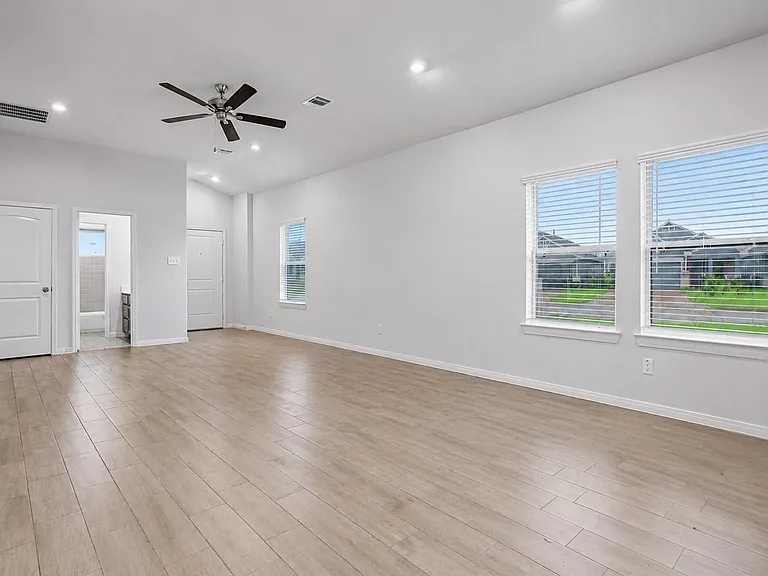 8018 Fijian Cypress Dr — Photo 8