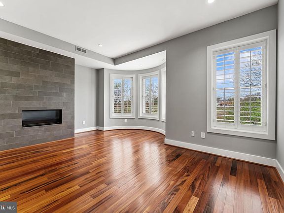 5th image of 2421 1st St NW #1