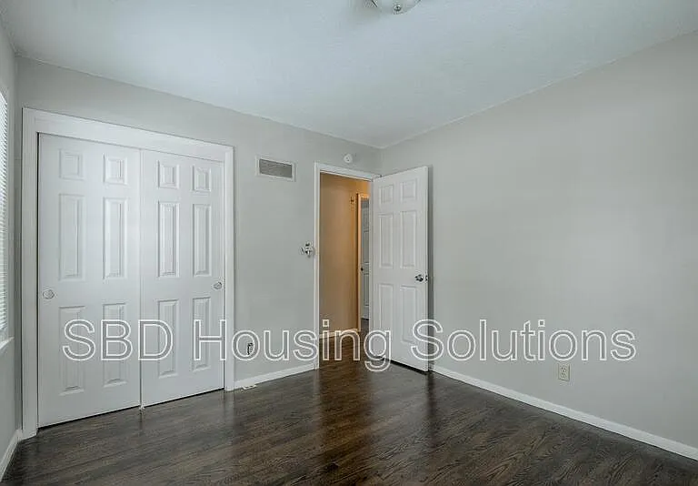 6103 E 120th Ter — Photo 8