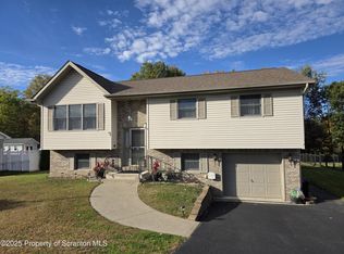 129 Northpoint Dr, Olyphant, PA 18447