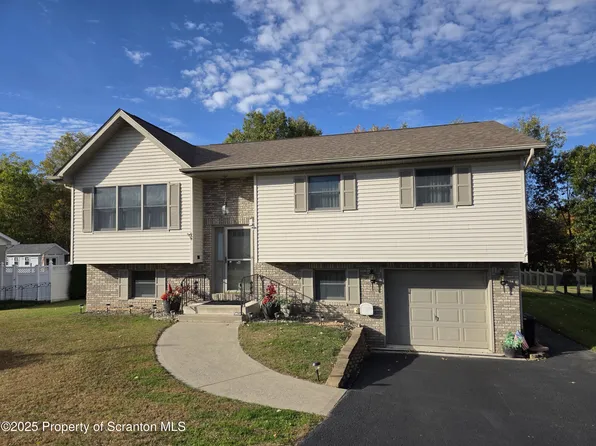 129 Northpoint Dr, Olyphant, PA 18447