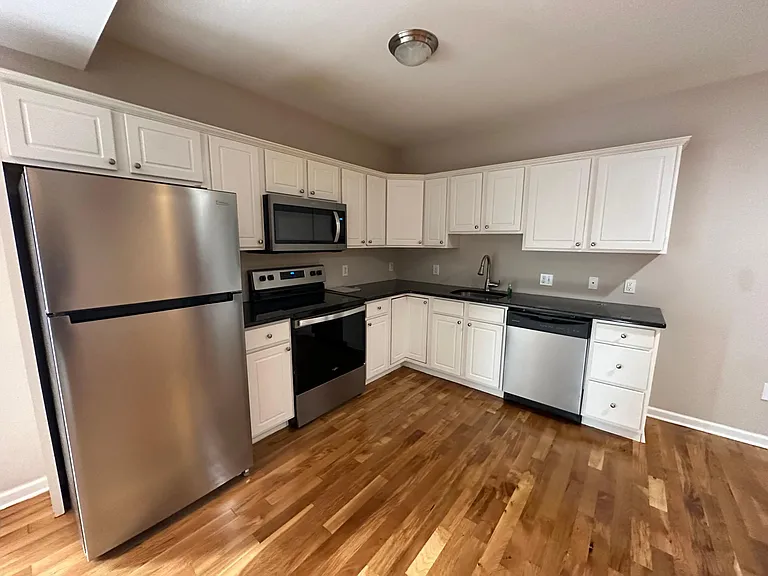 180 Spring St #2 — Photo 3