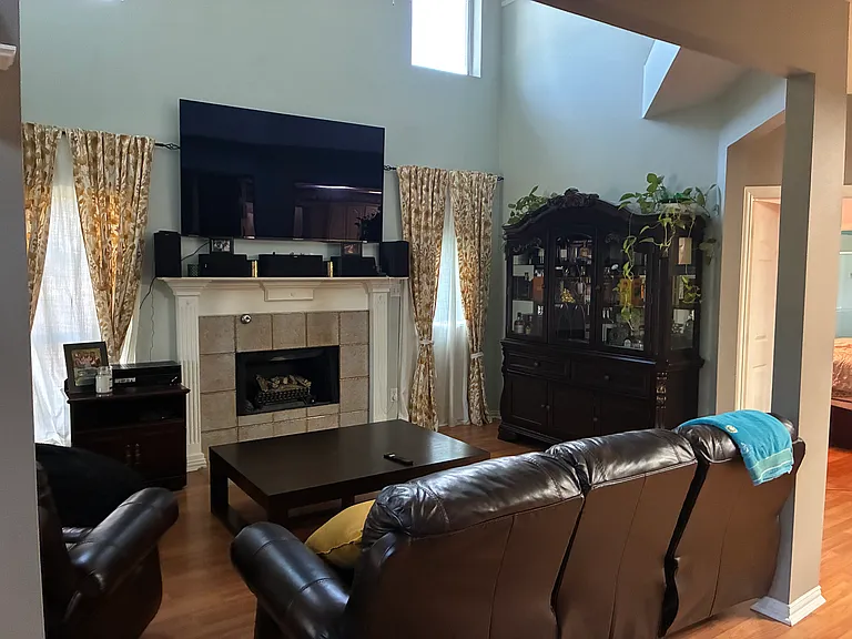 1004 Stanford Ln — Photo 12