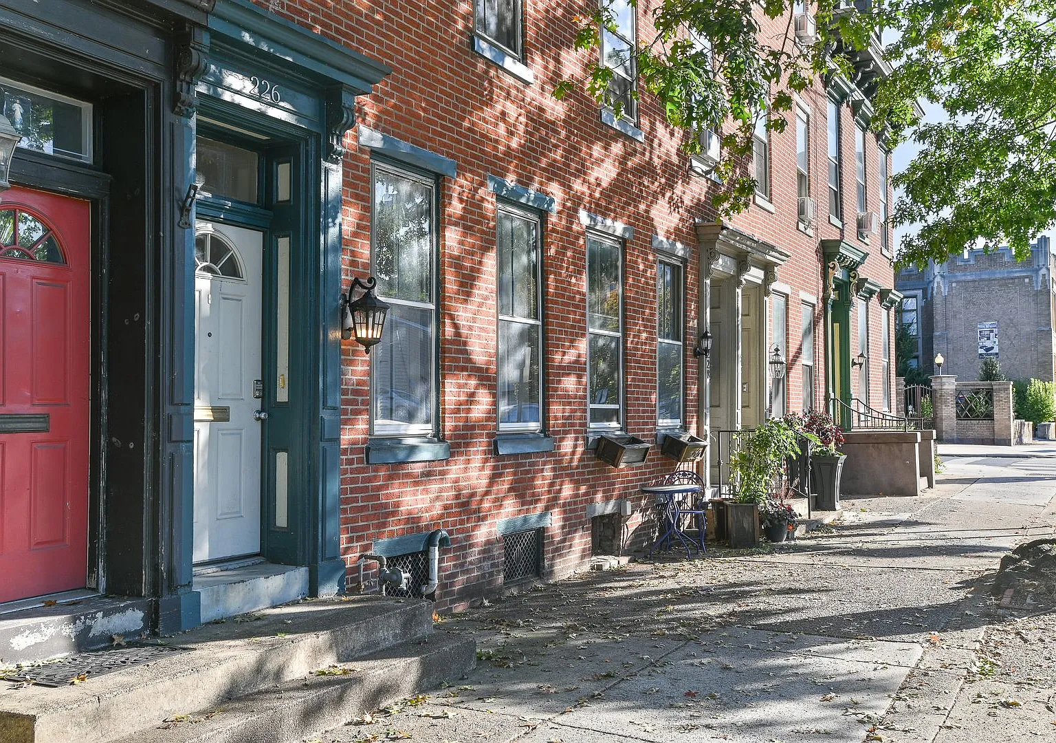 Large 3 Bedroom Single Family Home on Forster St — Photo 1