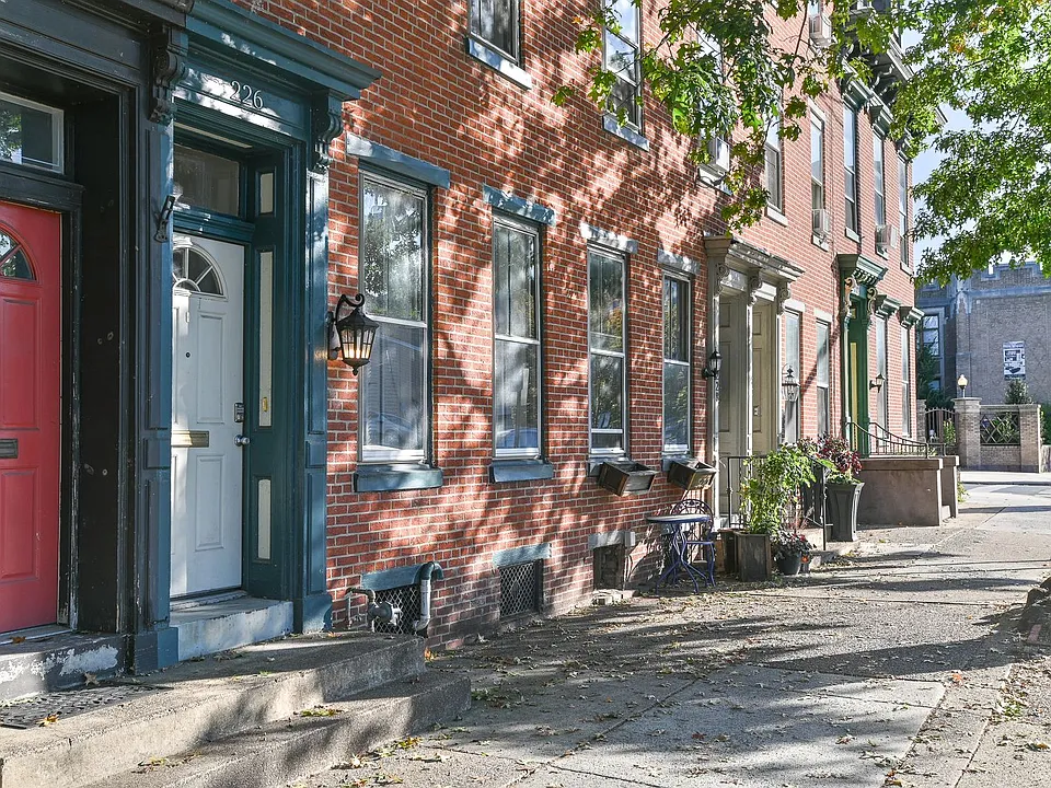 226 Forster St