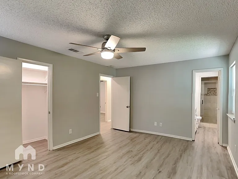 904 Redbud St — Photo 14