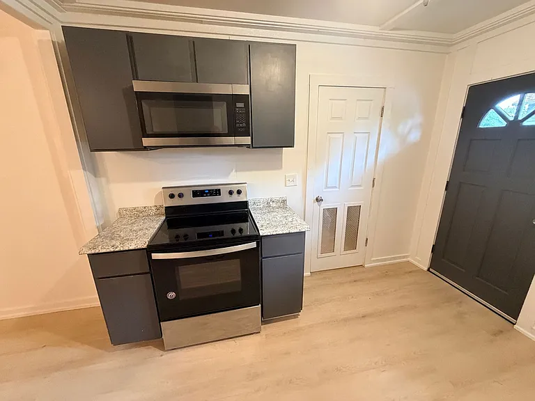 Remodeled One Bedroom Apartment in North Salem — Photo 5