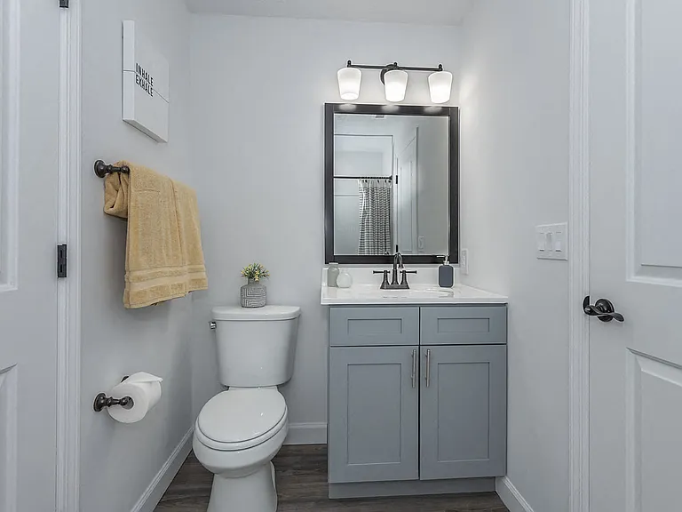 Galbraith Pointe Apartments and Townhomes — Photo 16