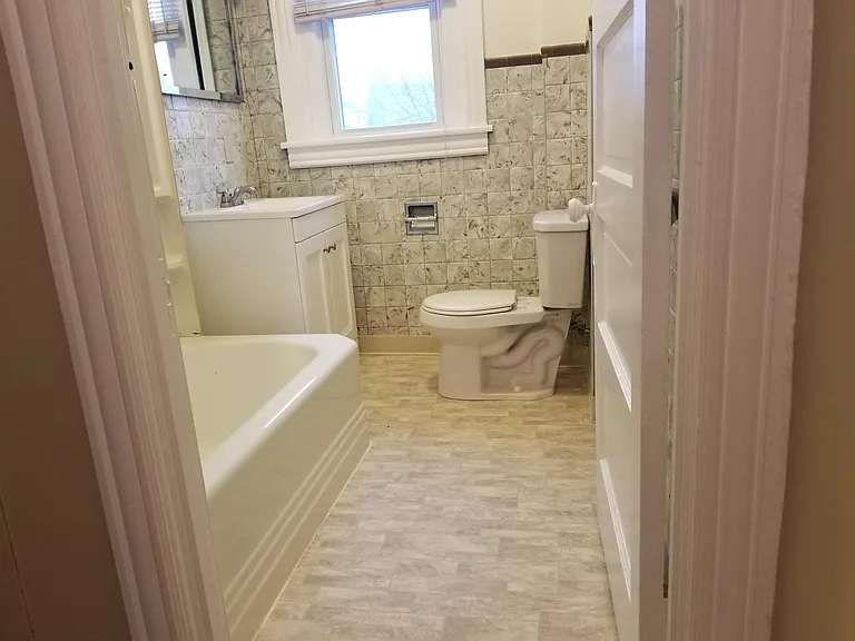 525 E Laurel St — Photo 8