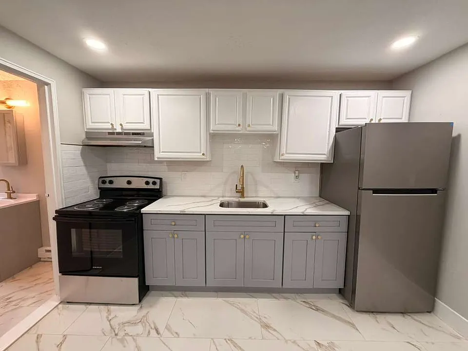 110 Maltby St #11B