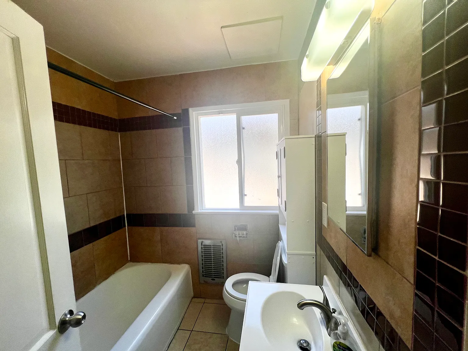 2 bed, 1200 sqft, $2,200 — Photo 4