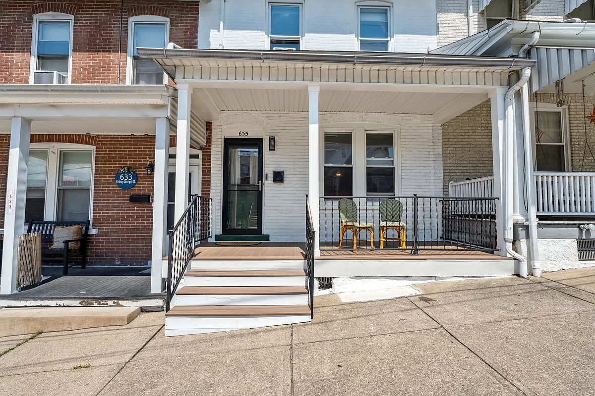 Front Porch and Entrance - 635 Bishopthorpe St