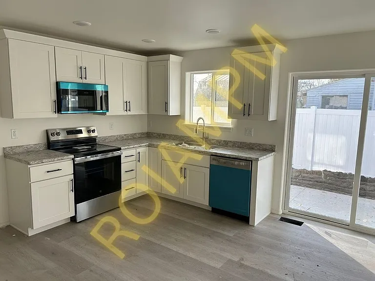 325 W Avenue F — Photo 11