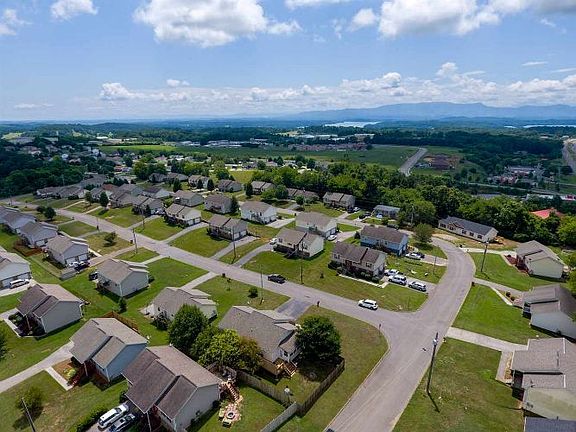 4th image of 238 Tristan Ln
