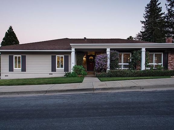 2nd image of 1705 Oakwood Dr