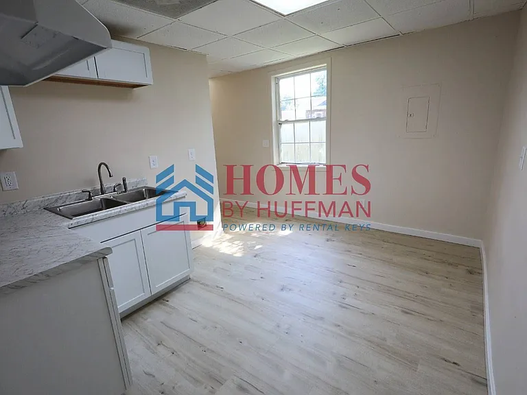 1321 E Indiana St — Photo 6