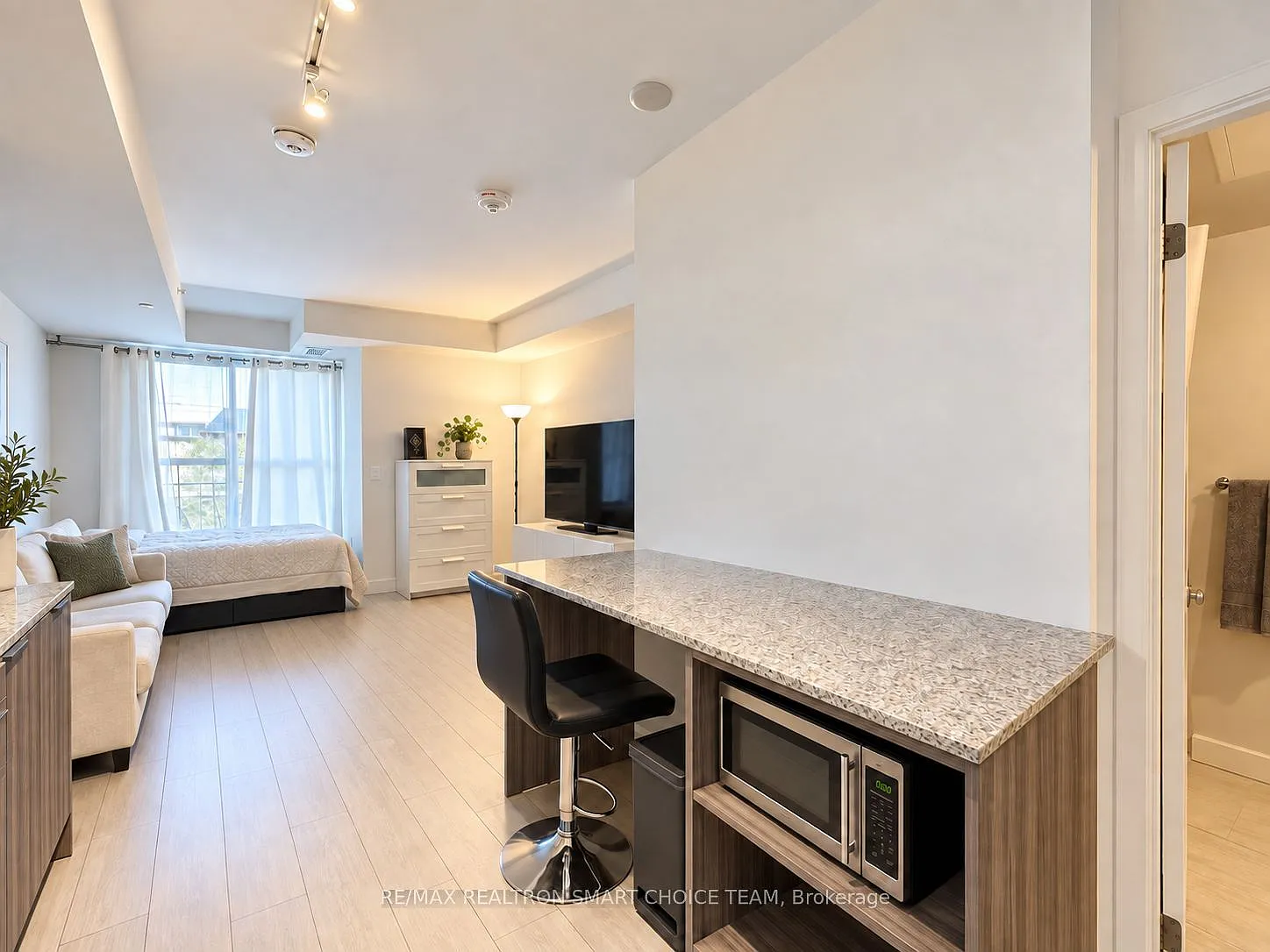 Studio, $1,800 — Photo 2