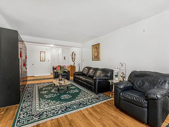 3rd image of 2736 Independence Ave APT 2B