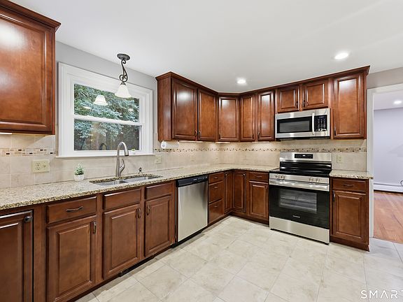 3rd image of 208 Wood Pond Road