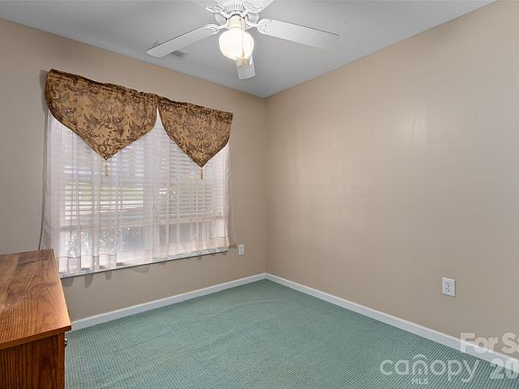 5th image of 25 Village St