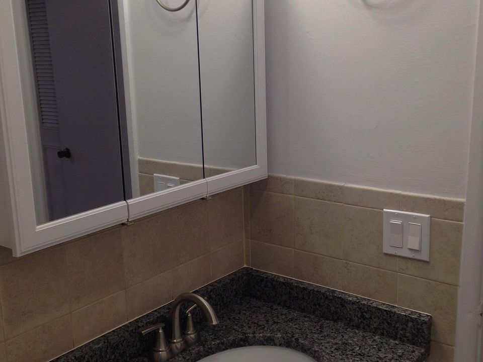 1st image of 567 W Stratford Pl APT 405