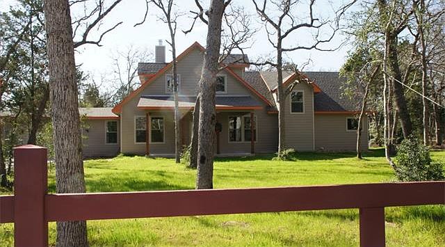 1st image of 128 Ashwood Dr