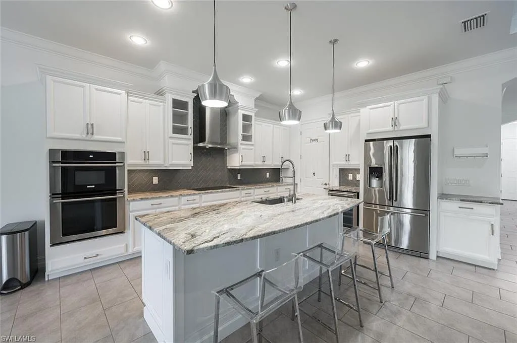 3 bed, 5.0 bath, 2624 sqft, $4,500 — Photo 1