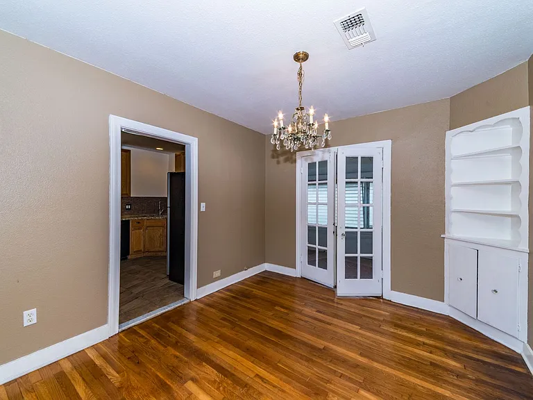 2-Bedroom Monticello Park Duplex - Upstairs Unit — Photo 10